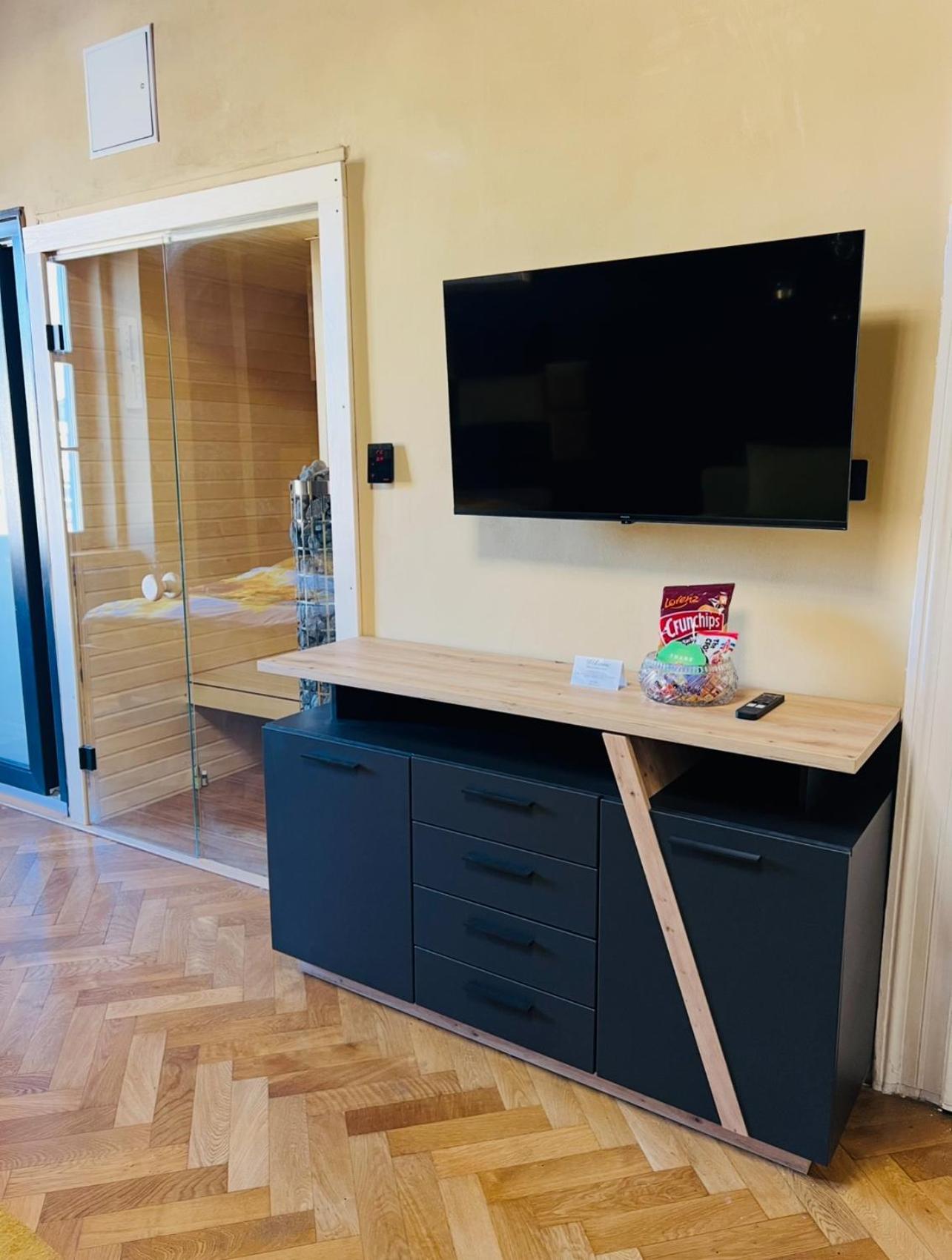 Wenceslas Square 150 M2 Apartment